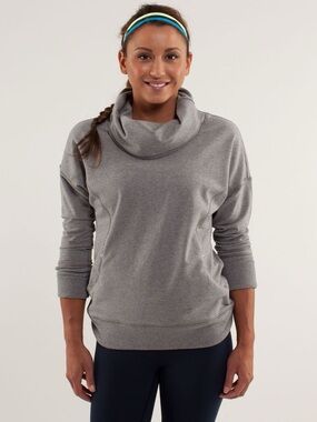 Lululemon women’s Pullover mid hip  Sports Grey Cowl Neck like new size 6